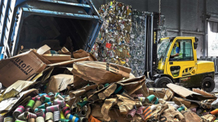 Hyster lowers handling costs for paper recyclers.