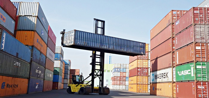 Carbon-neutral container terminal trials Hyster empty container handler .