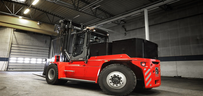 Kalmar unveils again an industry first: Fully electric medium-range forklift.