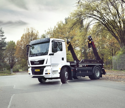 Hiab presents the world’s first electric powered MULTILIFT Futura skiploader.