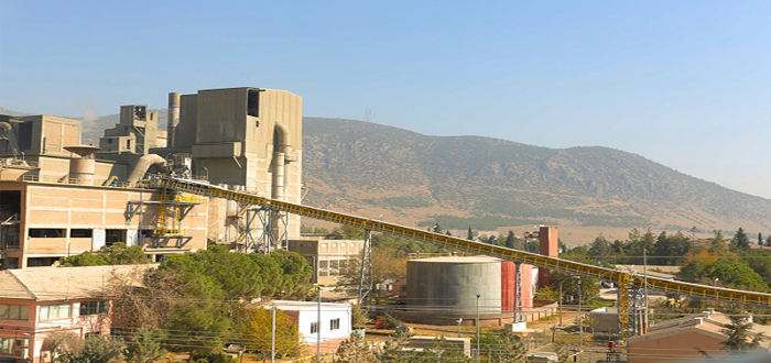 Cement manufacturer relies on Pipe Conveyors for environmentally safe and fast feed of alternative fuels.