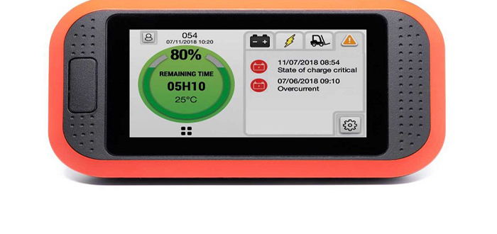 New Truck iQ dashboard display gives materials handling vehicle drivers real time visibility of battery status