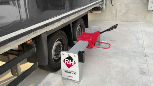 RITE-HITE EXPANDS VEHICLE RESTRAINT PORTFOLIO WITH NEW USER-FRIENDLY MANUAL ERGONOMIC WHEEL-LOK  