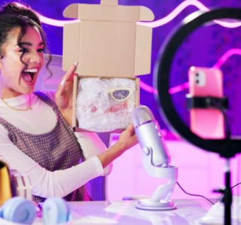 AUTHENTICITY SELLS: WHY GREAT INFLUENCER CAMPAIGNS DEPEND ON GREAT FULFILMENT